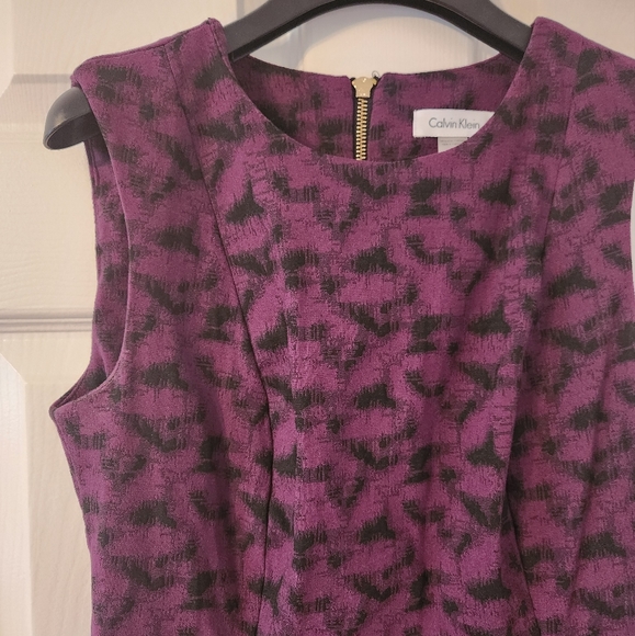 Calvin Klein Purple and Black Knee Length Fitted Dress with Gold Zipper Size 4. - Picture 3 of 4